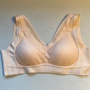 Comfort Lace Wireless Bra in Light Peach